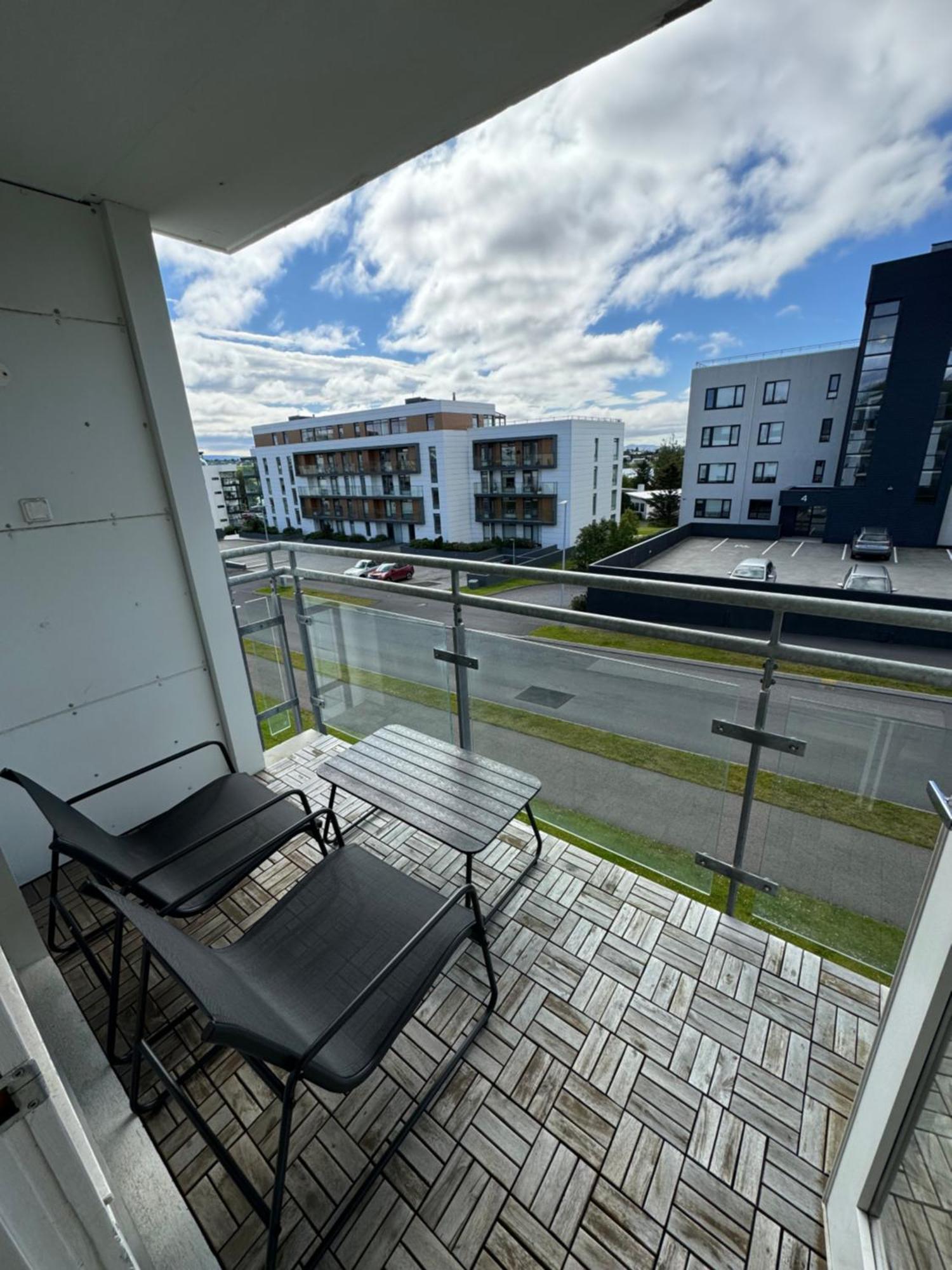 Apartment Comfy Flat In Kopavogur